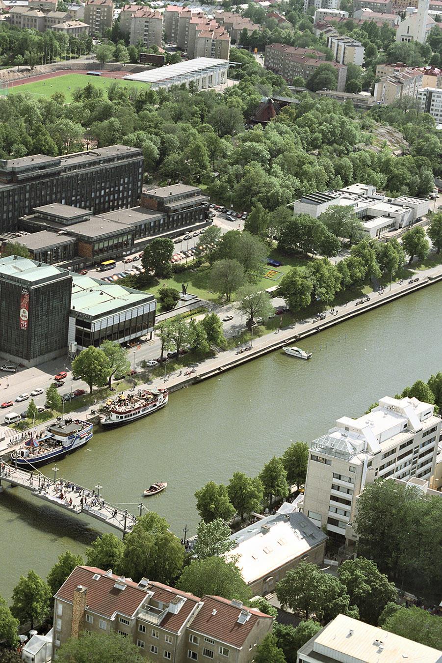 Itsenäisyyden aukio Kaavan tilanne: Kaupunkikuvallisesti arvokas puisto, ei rakennusoikeutta.