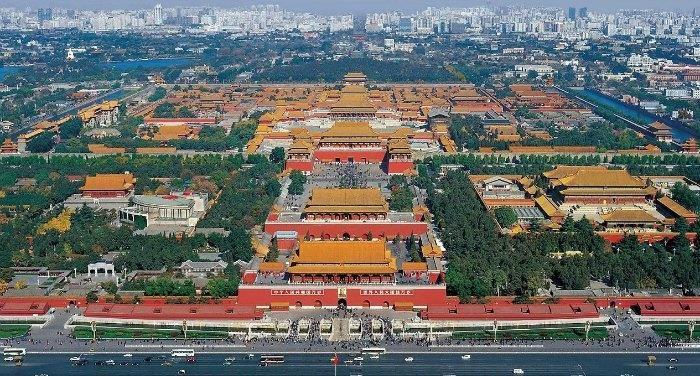 Kiinan muuri rakennettiin valtakunnan pohjoiselle rajalle suojaamaan maata vihollisten hyökkäyksiltä.