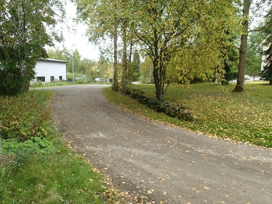 Kuvassa olevalle tontille ei ollut maanomistajan antamaa lupaa tehdä arkeologisia koetutkimuksia, joten aluetta ei tutkittu u.
