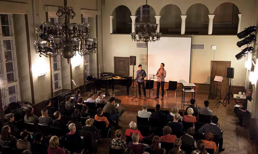 MUSIIKKISALI 110 HLÖ Juhlallinen Musiikkisali sopii hyvin konserttien, esitysten ja luentojen järjestämiseen.