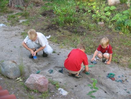 1 PELASTAKAA LASTEN KANSAINVÄLISEN ADOPTIOPALVELUN TIEDOTE Kesäkuu 2011 / 14.6.2011 Hyvät adoptiopalvelumme asiakkaat!