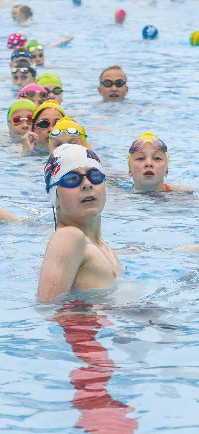 8 Vuosikertomus 2017 Suomen Uimaliitto 9 Menestyvää urheilua eri uintiurheilulajeissa Uinti Suomen Uimaliiton lajeina ovat uinti, uimahypyt, taitouinti ja vesipallo.