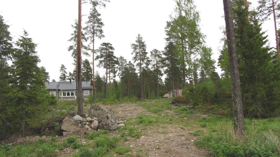 3/8 Uudisrakennusten sijainti, tonttien koko, viheralueiden mitoitus, uusien tieliittymien tarve ja kevyen liikenteen väylät on suunniteltava huolellisesti asemakaavaa laadittaessa.