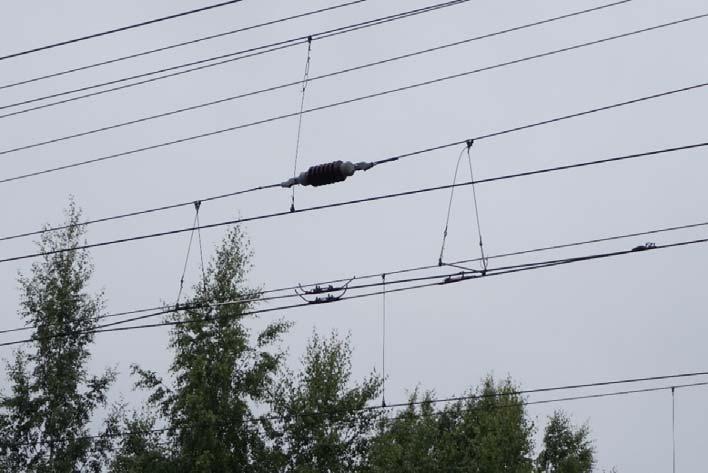 Ryhmittely on tärkeää verkosta erottamisen ja maadoittamisen kannalta. Erotusjaksoon verrattuna ryhmityseristin ei jaa kahta syöttöaluetta toisistaan vaan kaksi sähköistä kytkentäryhmää.