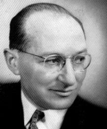 KURT LEWIN (1890-1947) Saksan juutalainen sosiaalipsykologi, väitteli Berliinissä 1916 Pakeni 1933 Yhdysvaltoihin, joissa toteutti merkittävimmät tutkimuksensa (MIT).