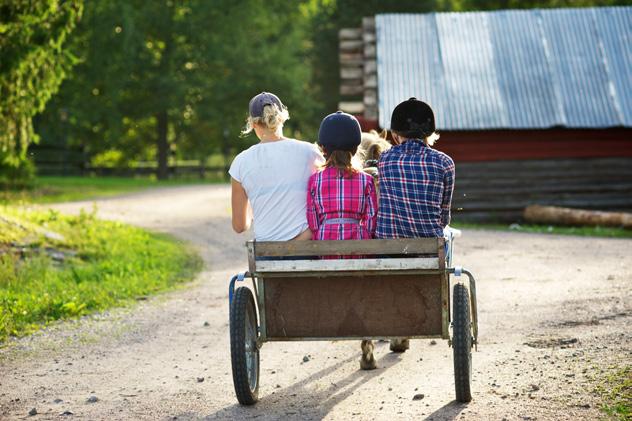 Vaikuttavaa lastensuojelua Mehiläinen-konserniin kuuluva Familar on johtava yksityinen lastensuojelupalvelujen tuottaja Suomessa.