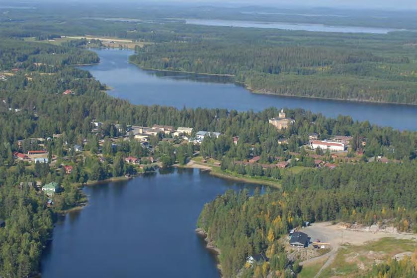Kuva 7. Pitkälahden sopukka. Rämäkkövuoren laskettelurinteen aukko näkyy oikeassa alareunassa. Rautalammin kunta.