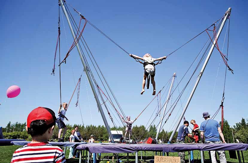 kasvun tukemiseen Länsi-Helsingin alueella sekä selvittämään lyhytkurssien vaikutusta nuorten harrastustoimintaan liittyviin asenteisiin ja kiinnostukseen.