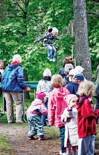 Tapulikaupungin nuorisotalon ja Hiidenkiven koulun tyttöryhmä aloitettiin vuonna 2009. Ryhmä kokoontui kerran viikossa aamuisin kouluajalla. Ryhmässä olevilla tytöillä oli paljon poissaoloja koulusta.