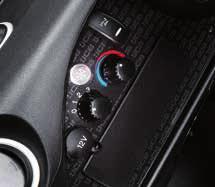 Kuljettaja voi valita mieliohjelmaansa lisävarusteena saatavasta radiosta.