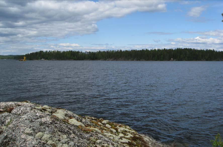 Etelä-Savon 1. vaihemaakuntakaava 4 Puumalan Pirttimäen ympäristöä kuvattuna n. 5 km etäisyydeltä. Kumpuileva mäkimaasto näyttäytyy selkäveden rannalla yhtenäisen oloisena.