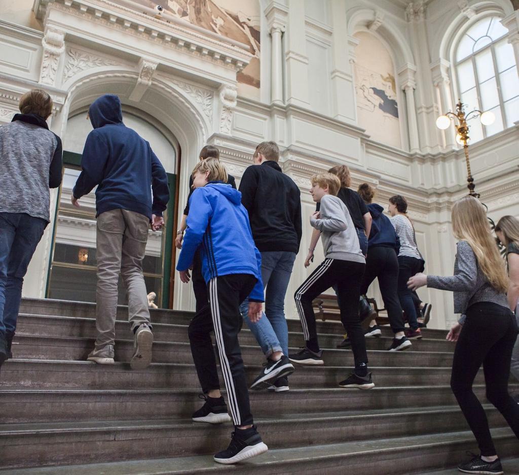 1. Tervetuloa Ateneumiin! Mahtavaa että olette tulossa taidetestaajiksi Ateneumiin, Kansallisgalleriaan. Toivottavasti viihdytte opastuksella ja taidepajassa.