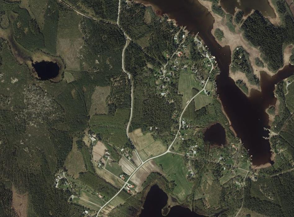 Kuva 18. Ilmakuva tarkastelualueen pohjoisosan kyläalueelta. Maanmittauslaitos. Kuva 19.