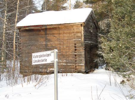 Vanhaa rakennuskantaa kuvattuna Brännbackavägeniltä. Kuva 26. Vanha aitta ja asuinrakennus 1850-luvulta. 6.