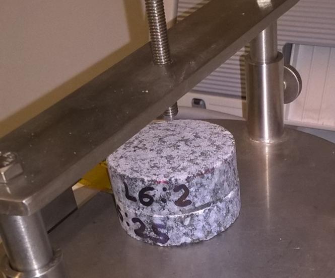 THERMAL DIFFUSIVITY OF ASPHALT CONCRETE AND ITS COMPONENTS Aihe GEO16 Ohjaaja: Makowska Michalina Thermal conductivity is typically studied in the context of frost heave.