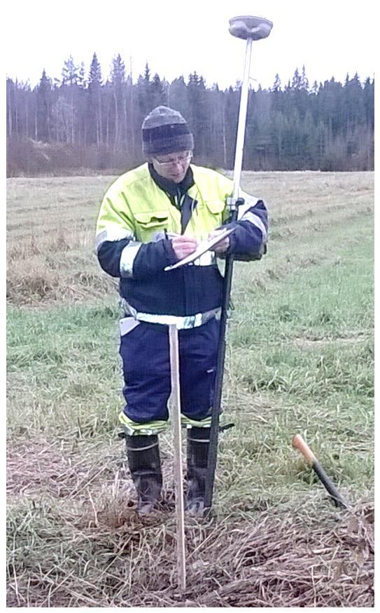 2. Laadukas salaojitus Salaojituksen suunnittelu Kenttätutkimus tehty perusteellisesti.