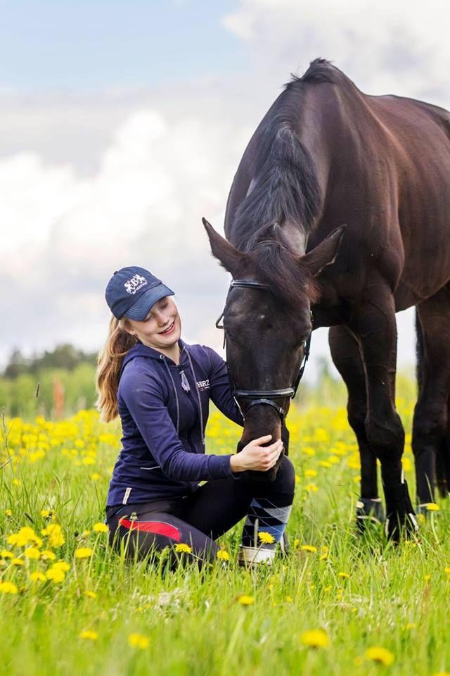 kanssa. Sporttitetissä nuori kartuttaa kokemusta ja tietämystä lajinsa uramahdollisuuksista ohjauksesta ja valmentamisesta viestintään ja tapahtumien järjestämiseen.