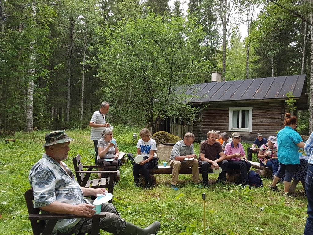o o o o don keinojen soveltamista jatkuvassa kasvatuksessa sekä tarjota aiheesta koulutusta. (tutkimuslaitokset, hankkeet) Tilarajat ylittävän yhteistyön kehittämiseen on edelleen tarvetta.