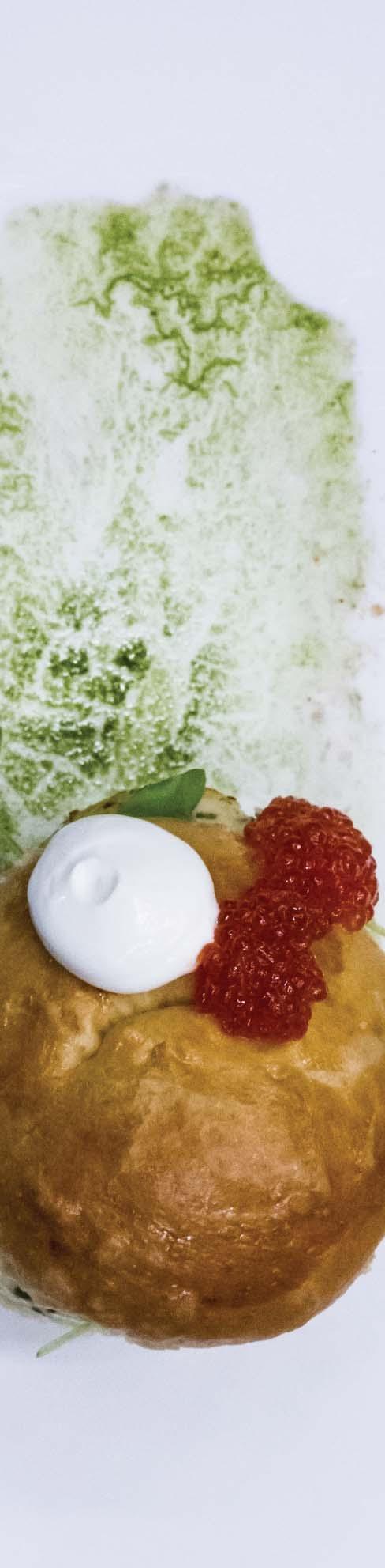 Kasviskaalikääryleitä, saaristolaishunajaa ja ohraa (L) Speltti-omenapaistosta, vanijakastiketta ja paahdettua pähkinää (L) B.IO Catarratto Chardonnay, Italia * LUOMU * B.
