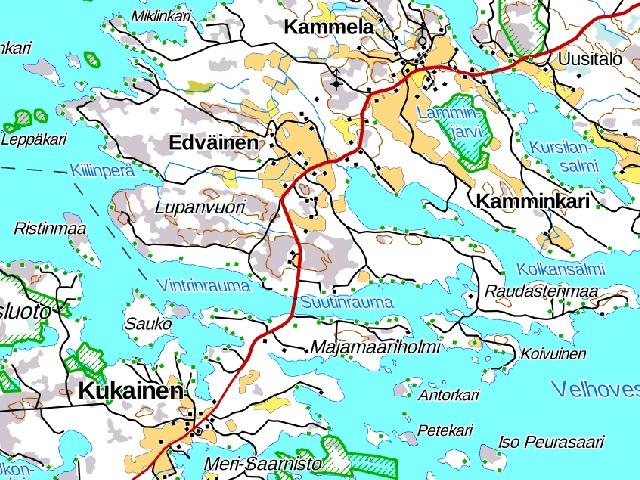 Päärakennus (1900-luvun alku), vaja (1900-luvun alkupuoli), huvimaja (2000-luku?) sekä pieni rankorakenteinen ulkohuone.