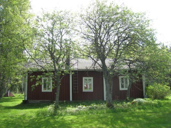 Rakennus 1 Torppa Inventointinumero: Rakennusvuosi: Alkuperäinen käyttö: Nykykäyttö: Kerrosluku: Perustus: Runko: Vuoraus: Ulkoväri: