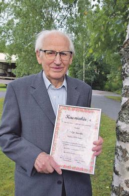 Lokakuu / 2018 5 Ypäjän Yö 2018 Camilla ja Julia myivät äitinsä tekemään hunajaa Ratsuriihen ja Kurjenkukan pihalla.
