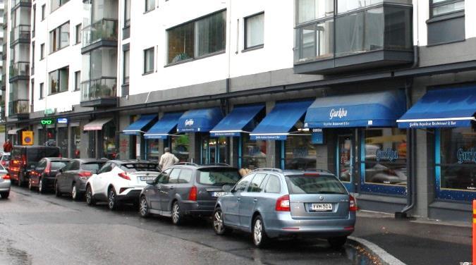 Pienliikkeiden sijoittelu kadun varteen tulee toteuttaa niin, että ne tukevat toisiaan ja ovat sijainniltaan vierivieressä.