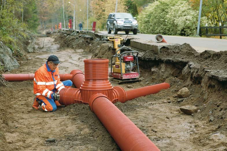 Uponor-kaivot Uponor tarjoaa kattavan valikoiman erilaisia jäte- ja sadevesiviemäröinnin rakentamisessa tarvittavia kaivoja.