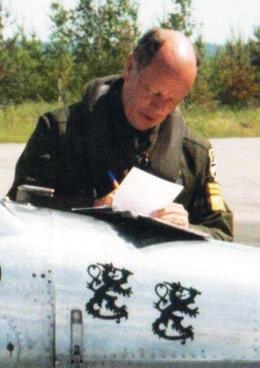 Ilmavoimien evp-komentajat muistelevat 1975 2008 Rauno Meriö Lapista Keski-Suomeen ilmavoimien komentajaksi Luutnantti ampui Hämen Lennoston komentajan eversti Teppo Suonperän kesäkuun alussa 1973,