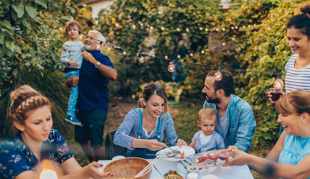 4 ystävät ja sukulaiset Qué es el sobrino o la sobrina? Täydennä lauseet laatikossa olevilla sanoilla. Viereisestä kuvasta saat apua.