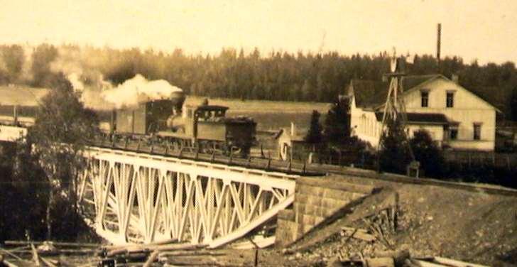 Historiallinen asutus on muodostanut yhtenäisiä raittikyliä aina isoonjakoon saakka ja laajentunut 1800-luvun lopulta alkaen vähitellen selänteiden vaihettumisvyöhykkeille ja tiivistynyt kauttaaltaan