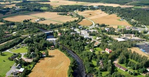 topuuston ansiosta. Muita keskustan maamerkkejä ovat Koskenkorvan rautatiesilta, meijeri ja sen tiilipiippu, Pukarankosken sahan tiilipiippu sekä seurakuntatalo.