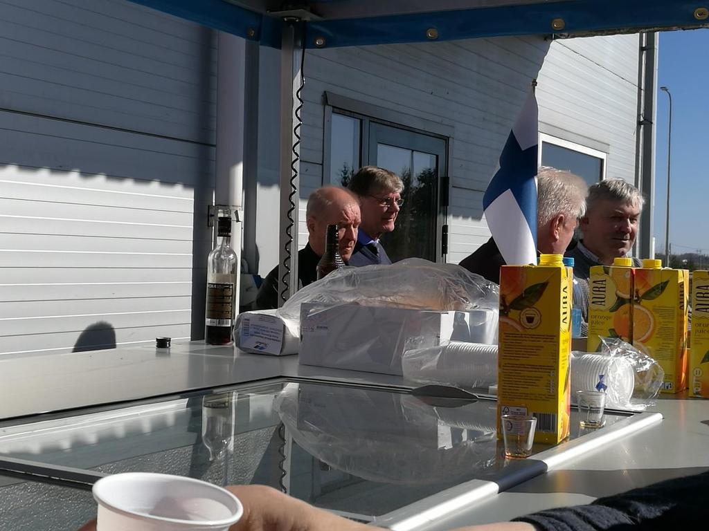 Merja Hytönen Matkakertomus 26.4.2018 5(7) Museossa söimme myös edullisen ja maukkaan lounaan, ja jälkiruuaksi herkuttelimme Viron 100- vuotisleivoksella ja Vana Tallin -liköörillä.
