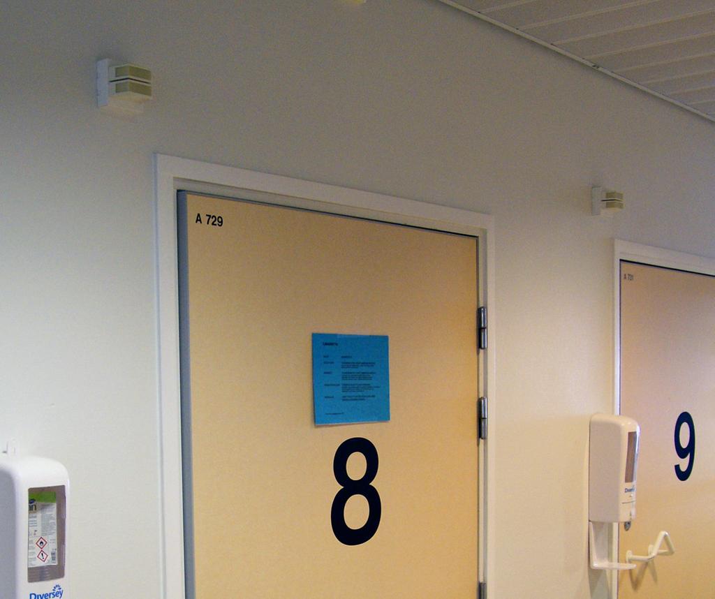 8 toriohoitajille. Eristyksen jatkuessa ja potilaan siirtyessä toiseen hoitolaitokseen on eristyksestä etukäteen tiedottaminen tärkeää. Lääkärin määräyksestä eristys lopetetaan. (Anttila ym.