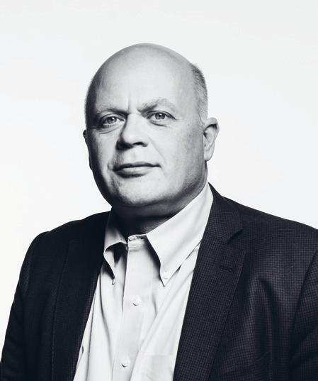 6 Fiskars Oyj Abp Selvitys hallinto- ja ohjausjärjestelmästä 2017 7 HALLITUS 31.12.2017 PAUL EHRNROOTH Synt. 1965, kauppatieteiden maisteri Kansalaisuus: Suomi ALEXANDER EHRNROOTH Synt.