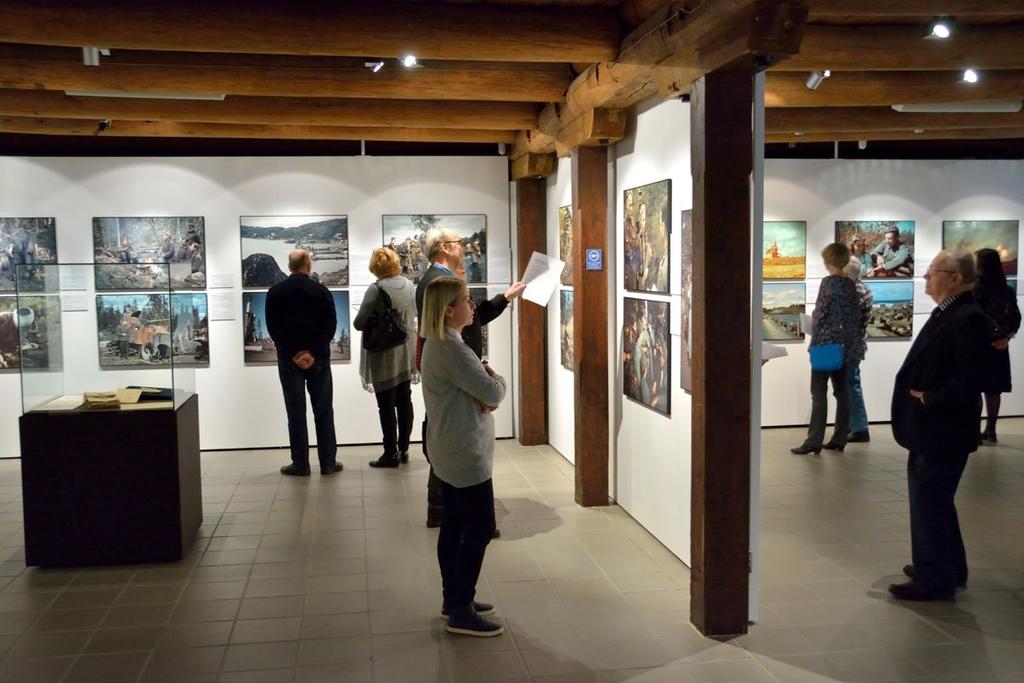 NÄYTTELYT LAPPEENRANNAN MUSEOISSA ETELÄ-KARJALAN MUSEO Perusnäyttely Rajalla Väri on valoa Saimaalta itään värivalokuvin Kävijät: (1.1. 2.4.