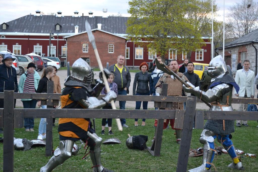 Lappeenrannan museot Museoiden yössä nähtiin keskiaikaisia ritareita turnajaisnäytöksessä. 2.6. Avajaiset: Karjalan kasvot ja 101 kaikkien puolesta -näyttelyt Lappeenrannan taidemuseo, 91 kävijää 2.6. Avajaiset: Onnen kaukomaa -näyttely Lappeenrannan linnoituksen Vihreä makasiini 4.