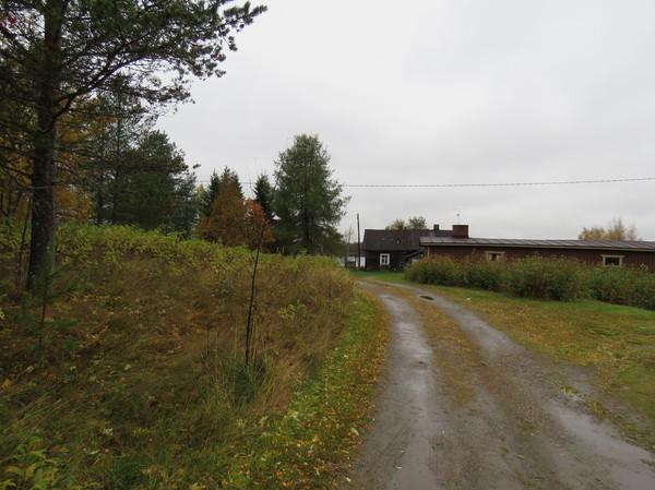 Mustakallio inventointi 969 Z 5-7 m -rekisterin piste Kuvaus: -rekisterin kuvaus: Asuinpaikka sijaitsee Jylhämän voimalaitoksesta noin 4 km pohjoiskoilliseen, Yläjärven