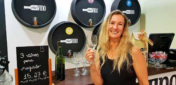 10 Perjantai 16.11.2018 Vapaa-aika Fuengirola.fi Pieni viinipuoti avasi ovensa Fuengirolassa vietettiin viime torstaina uuden viinipuodin, Vino Vinon avajaisia.
