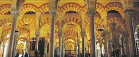 Henkeäsalpaavan upean katedraalin lisäksi kierrämme Córdoban vanhat juutalaiskorttelit.