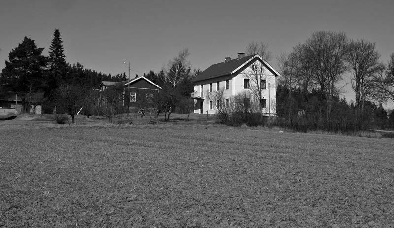 Monnoisten kartanon tonttimaa. (Kuva GH 2007) tärkeätä tarkastella myös kartanon historiaa ja omistajia.