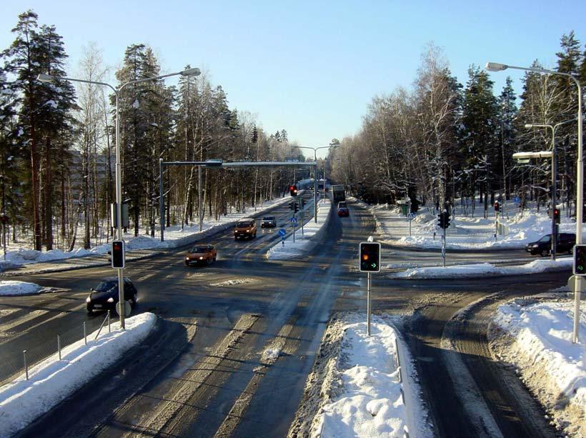 3 Liikennemäärät 3.1 Liikennemäärien yleinen kehitys Syksystä 23 syksyyn 24 liikenne kasvoi Espoossa kojelaskentojen mukaan keskimäärin 2,2 %.