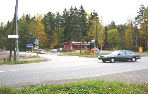 Liikennelaskennat 24 Nihtisillantie - Karantie 1311 AHTK=.87 moottoriajoneuvoa / vrk kaistaleveydet Valo-ohjaamaton, liittymän etelä-haara poistettu käytöstä -3 IHTK=.95,, 843 3.5 3.5 AHT%= 8.