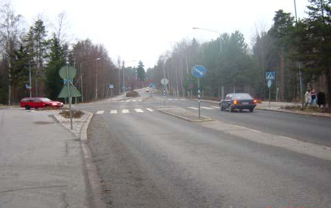 Liikennelaskennat 24 Asematie - Bembölentie 33 AHTK=.78 moottoriajoneuvoa / vrk kaistaleveydet Valo-ohjaamaton IHTK=.89,, 4., AHT%= 8.3,, IHT%= 7.2 9961, 4., RA%= 4.