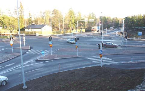 Liikennelaskennat 24 Martinsillantie - Nöykkiönkatu 4161 AHTK=.93 moottoriajoneuvoa / vrk kaistaleveydet Valo-ohjattu 1138 194 194 9164 648 IHTK=.97, 3.5 893 3.5 3.5 AHT%= 5.8 3.5, IHT%= 11.4 19148 3.