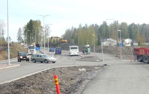 Liikennelaskennat 24 Nöykkiöntie - Nöykkiönlaaksontie 4313 AHTK=.78 moottoriajoneuvoa / vrk kaistaleveydet Valo-ohjaamaton IHTK=.87,,, 3.5 AHT%= 9.9,, IHT%= 8.4 76, 3.5, RA%= 5.