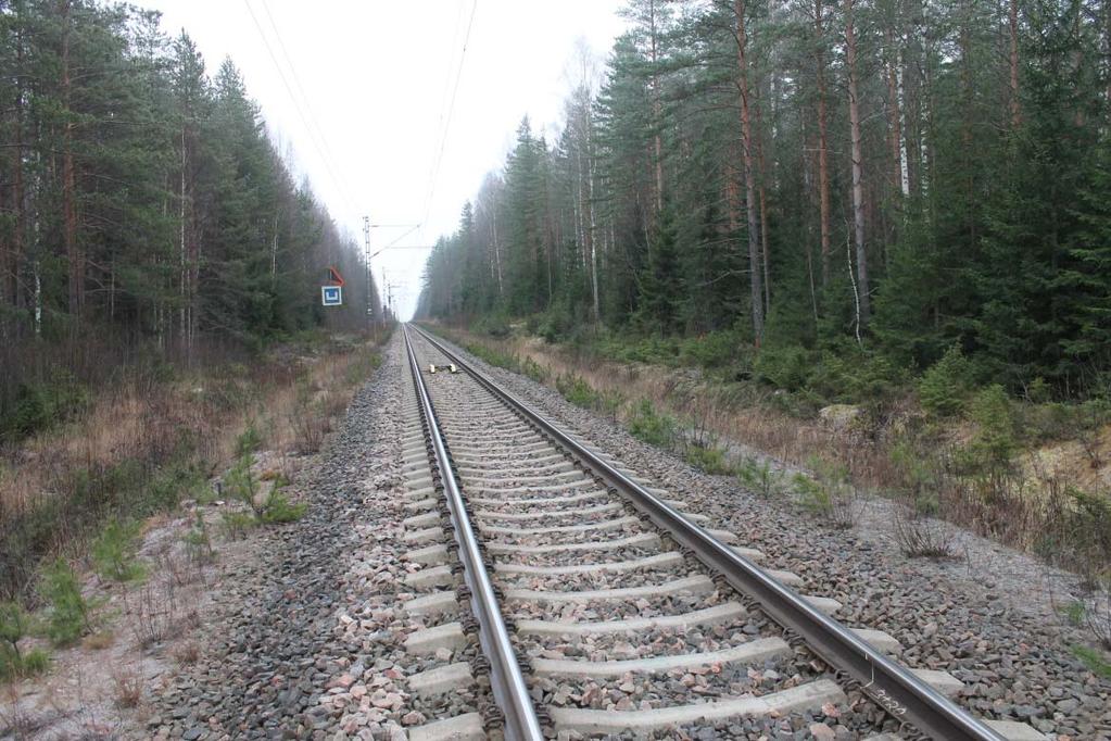 72 Kuva 4.16. Kuva vuoden 2014 maastotarkastuksesta kohdasta km 266+311 itään päin. Kuvassa 4.17 on RD-näkymä seurantakohteesta.