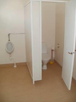 Seurakuntasalin tasanne 29.3 Hygieniatilat Seurakuntasalissa ei ole liikuntarajoitteiselle soveltuvia wc-tiloja.