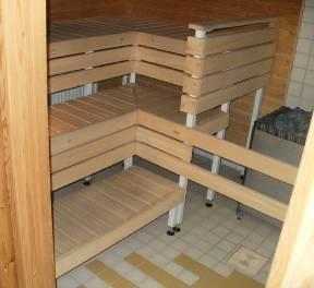 5 Tilaussauna Liikuntasalin pukuhuoneiden vieressä on vuokrattavissa oleva saunatila, joka ei ole
