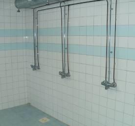 käytettäväksi, koska suihkut ovat asennettu ylös ja wc-tilat